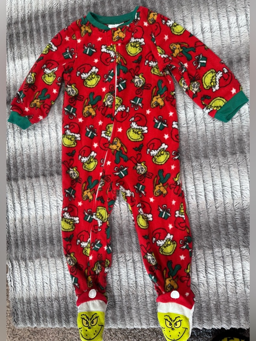 The Grinch Fleece Sleeper 
Size 18 months